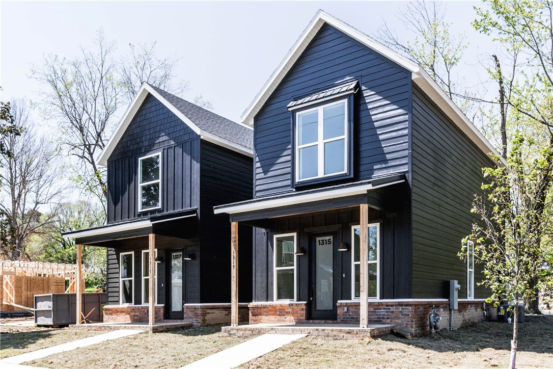 Brand New, charming, modern home with a wide open layout and the perfect usage of natural light. This home maximizes the modern theme with light hard wood floors and granite countertops in the kitchen and every bath room . Prime location being within biking distance of Baum stadium, The University Of Arkansas, Fayetteville town square, and walking distance from a number of different parks and walking trails. Enjoy this quaint neighborhood and Be the first to live in this new construction townhome. Town homes are nearing completion the photos from this listing are not of the same home but nearly identical to this home's finished look.
