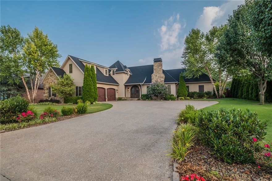 Beautiful French country home in Pinnacle Country Club. Newer build with quality construction of stucco and flagstone. Large greatroom with vaulted wood beamed ceiling. Chef's kitchen with custom wood cabinetry, ss appliances, and granite counters. Newly screened post and beam veranda with fireplace, wood plank ceiling, and travertine flooring. Split bedroom plan with Master and guest on main level. Two more guest rooms upstairs. Fully landscaped yard, safe room, golf cart garage, whole house water filtration system, whole house sound system. Existing hot tub pad in back yard.