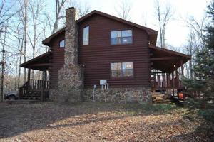 CALLING THIS LOG HOME ''ELK HEAD LODGE, NESTED ON 40 ACRES JOINING THE BUFFALO RIVER 1600' ON ONE SIDE AND 1243' ON OTHE SIDE, HAS A VIEW OF THE RIVER-BEAR CREEK AND BELOW GILBERT . A RAW FIND, HAS LOTS OF MARKATABLE TIMBER NOT BEEN CUT IN 40 YEARS , WHITE OAK TIMBER AND HARD WOOD, BIG NATIVE STONE FIREPLACE, 3 OR 4 BEDROOMS , ONE DOWN STAIRS, ALL WOOD INSIDE AND LOG OUTSIDE, 2 FULL BATH FURNISHED OR UNFURNISHED, VERY PRIVATE AT END OF ROAD, COVERED PORCHES, 80 GALLON HOT WATER HEATER, LOOKING FOR A LOG HOME