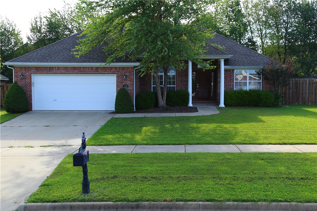 This home is close to I-49 making travel to the NWA corridor quick and easy. It is located in a cul-de-sac and walking distance to the NWA paved trail system. Large living area with a split floor plan, and formal dining room. Large back deck perfect for enjoying this fantastic back yard. Refrigerator to convey with the home.