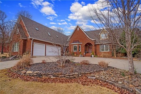 Photo of 1521 Skyline Vista Court, Russellville, AR 72802 (MLS # 1331423)