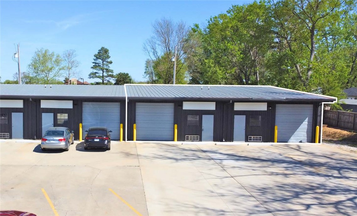 Photo 1 of 9 — 1601 & 1601 Acorn Drive, Rogers, AR 72756