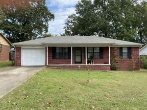 Adorable Russellville home with lots of updates! Move in ready, open floor plan, private backyard on a quiet street! Perfect for downsizing, starting out or investing!!