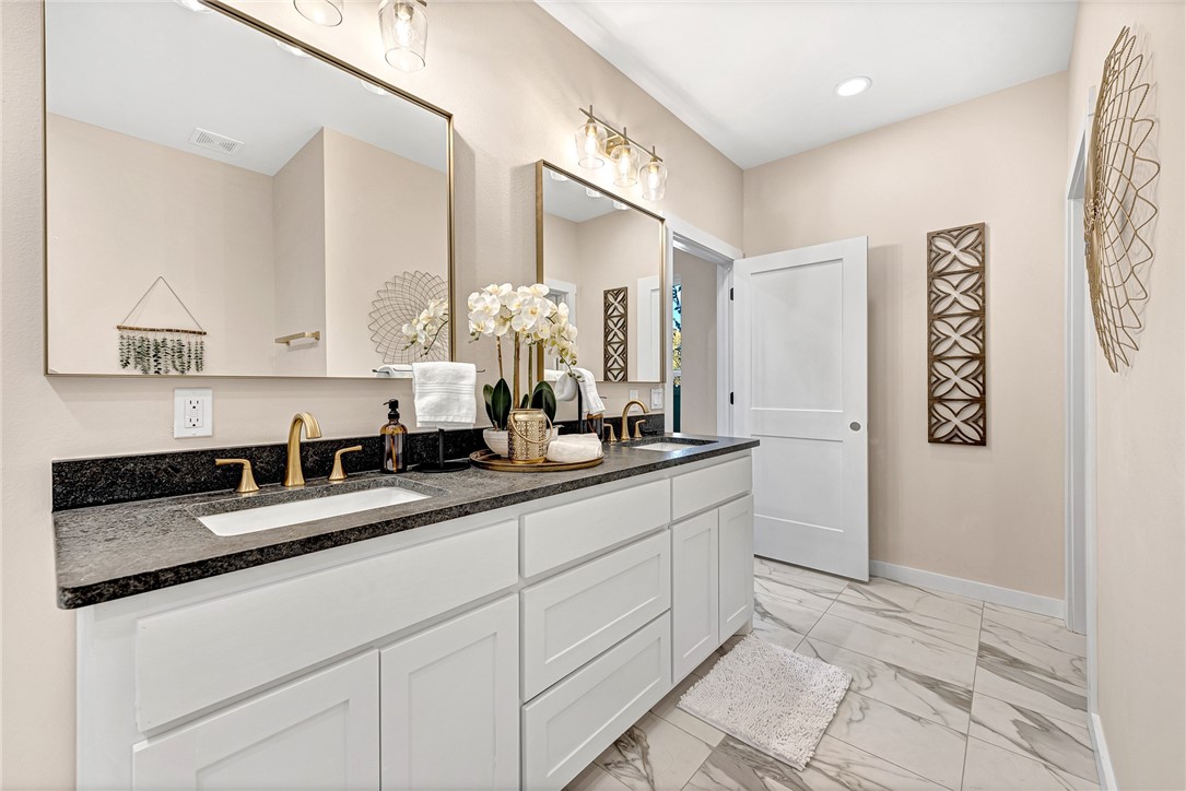 Subdivision: 21-16-30 FAYETTEVILLE OUTLO - Residential