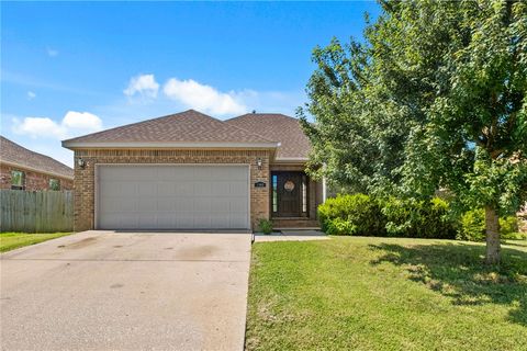 Photo of 600 Worchester, Siloam Springs, AR 72761 (MLS # 1355847)