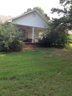 Very nice 3 Bedroom 2 Bath home, located in an established neighborhood. This home offers a great open floor plan, and split floor plan. Also included is a large 2 car attached garage. This home sit on a corner lot with plenty of yard for your kids or pets to enjoy! The owner is motivated to sell, so call for your showing today!