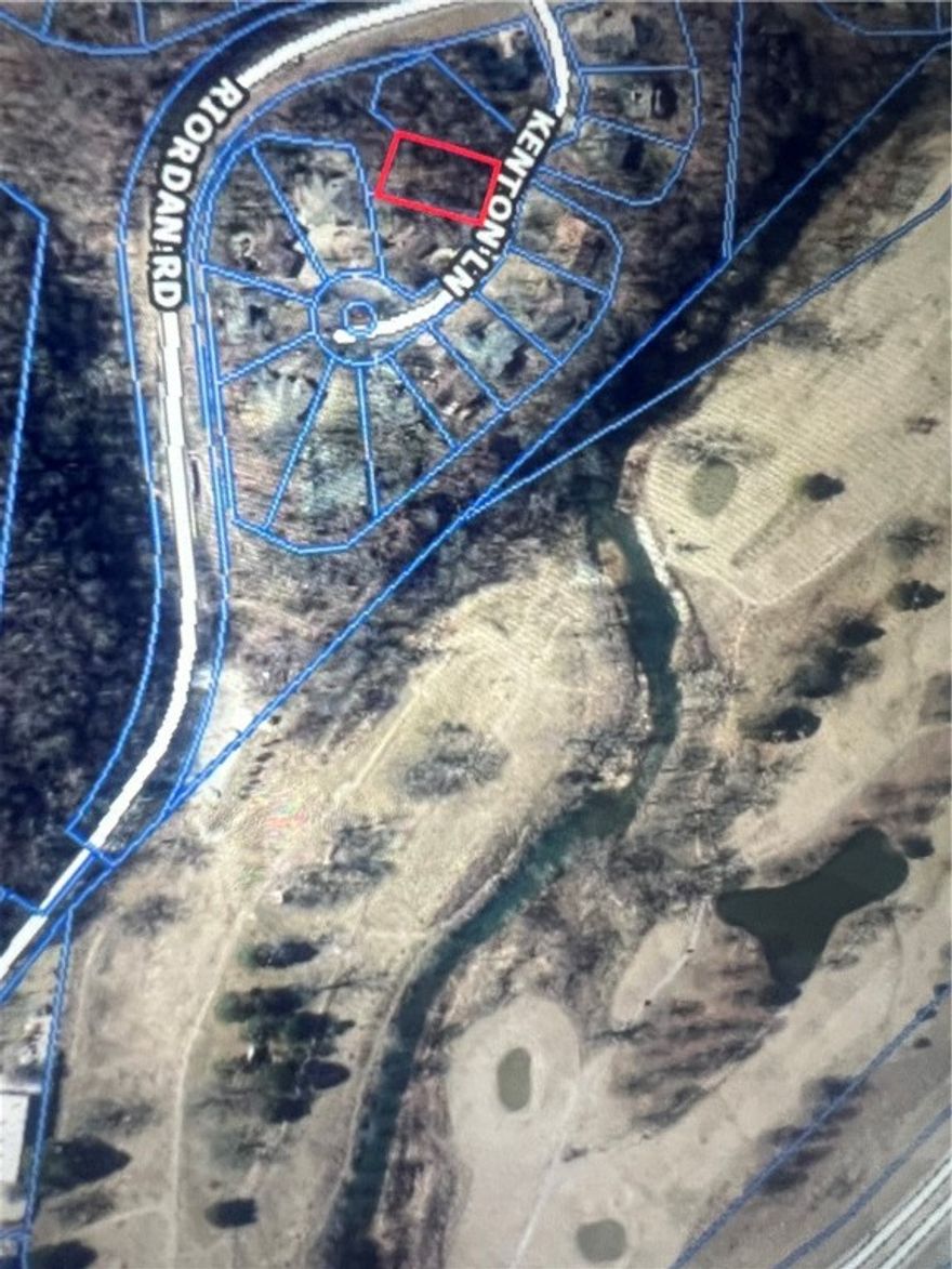 This Perced, Flat lot has it ALL.  Tunnel Vision, Bluebird Walking Trail, Kingsdale Golf Complex, 71B, Tavistock Canyon, within a .5-mile radius.  Established neighborhood and well-developed street, super-commuter lot in the very popular Southwest Quadrant of Bella Vista, right off Riordan.  Snacks Attack, Little Sugar/London Trailhead, LandLine, Tweety Bird Trails, Lake Windsor and the new It'll Bluff Out Trail in the immediate area and lot is in the proposed Bike Lift Zone.