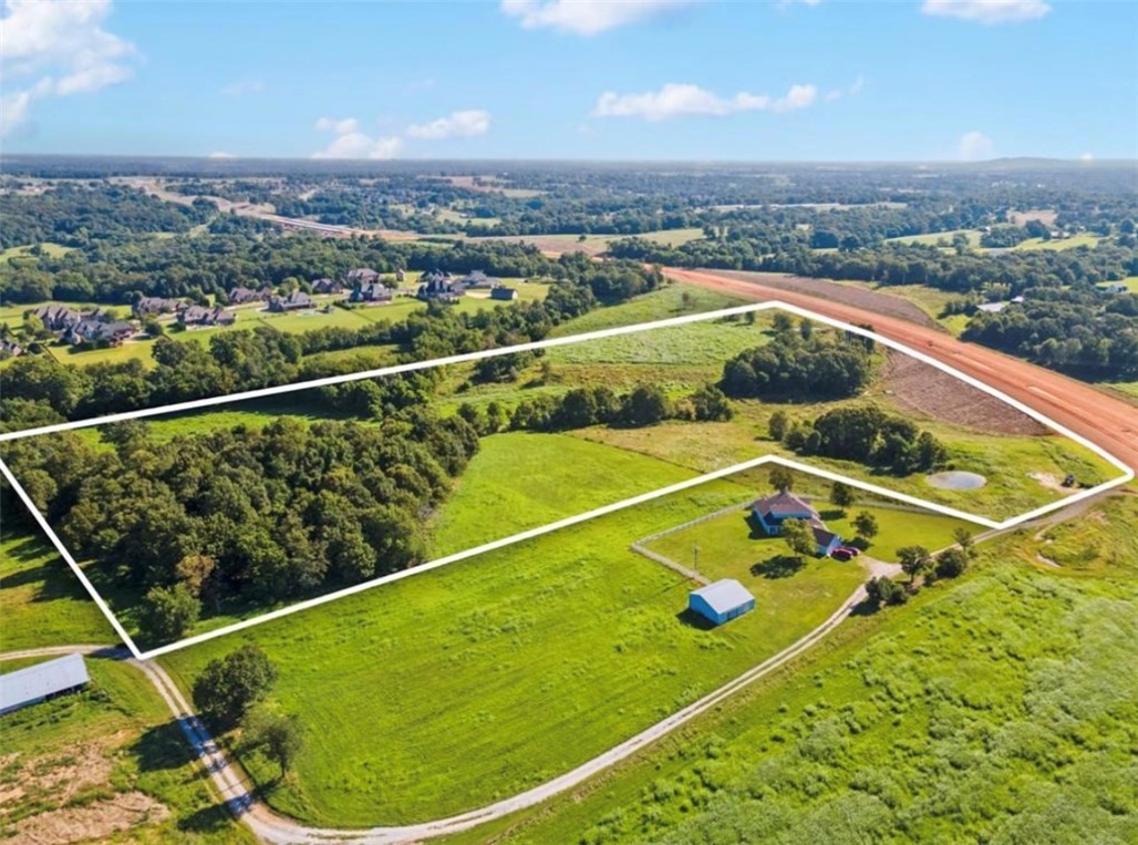 Tontitown Outlots 2000 Annex - Land