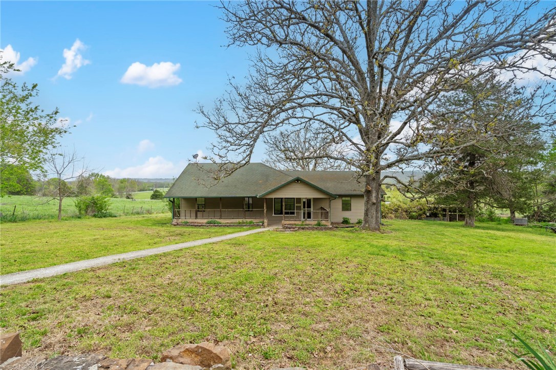 Sitting on just over half an acre, this home offers plenty of space and thoughtful updates throughout. It features two new bathrooms, including one in the primary bedroom with a large walk-in closet. You'll find fresh paint and new flooring in every room except the kitchen. The living room has been updated with shiplap walls and includes a new closet. A newly added storage room provides extra functionality. Everything Elkins, AR has to offer you will be minutes away from. Downtown Fayetteville is just a short 15 minute drive.
Donāt miss the chance to see it in personāschedule your showing today!
