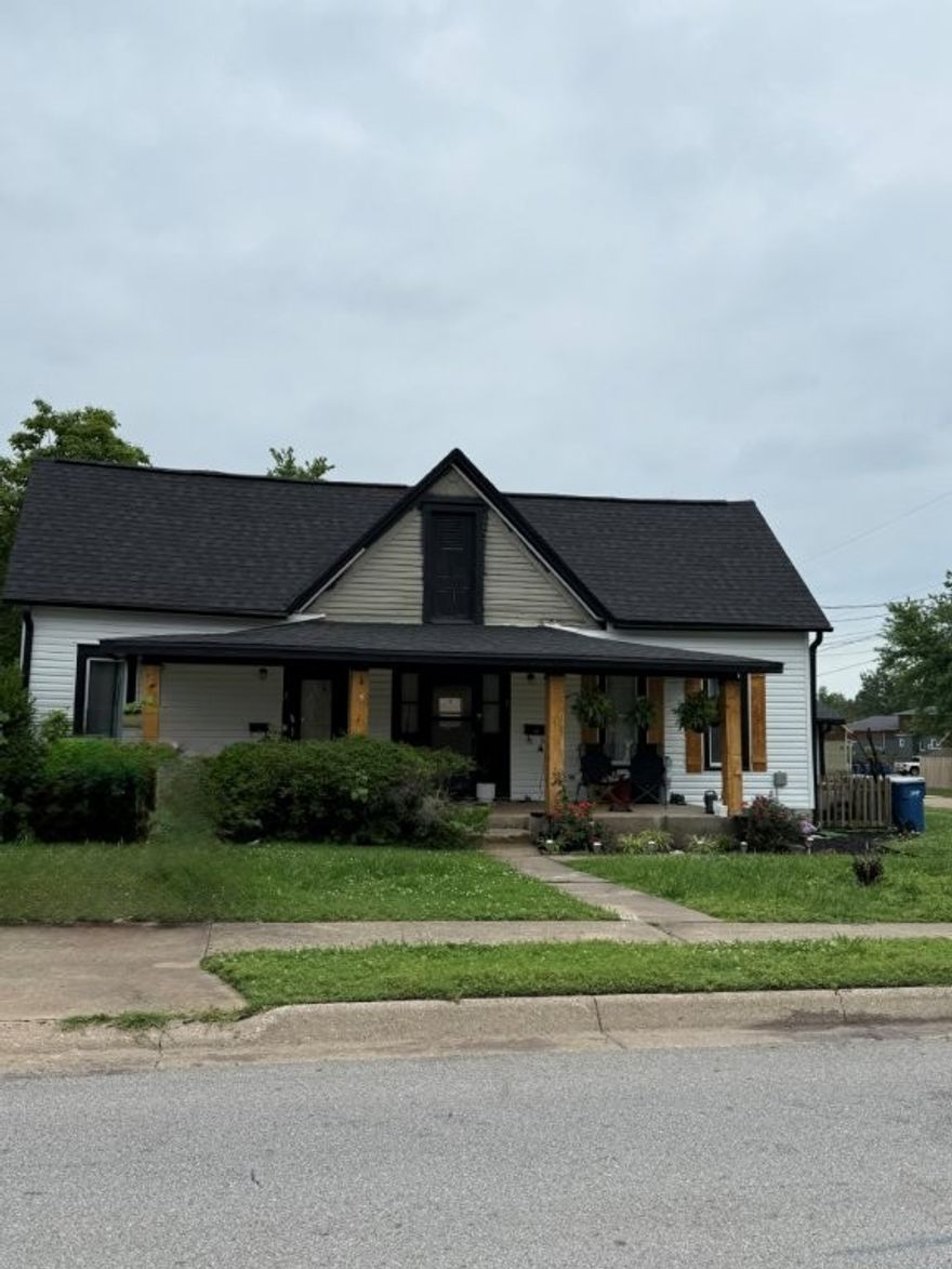 Corner lot in Downtown Bentonville! Fully leased income producing tri-plex on property. Or start from scratch and build your dream home! Please do not disturb the tenants.