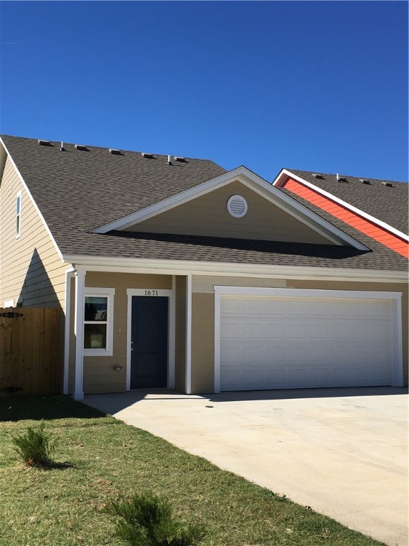 Adorable new construction. Enjoy all the amenities of the Links while living in a 3 bedroom single family home. Close to I-49; Bus Route; Restaurants.