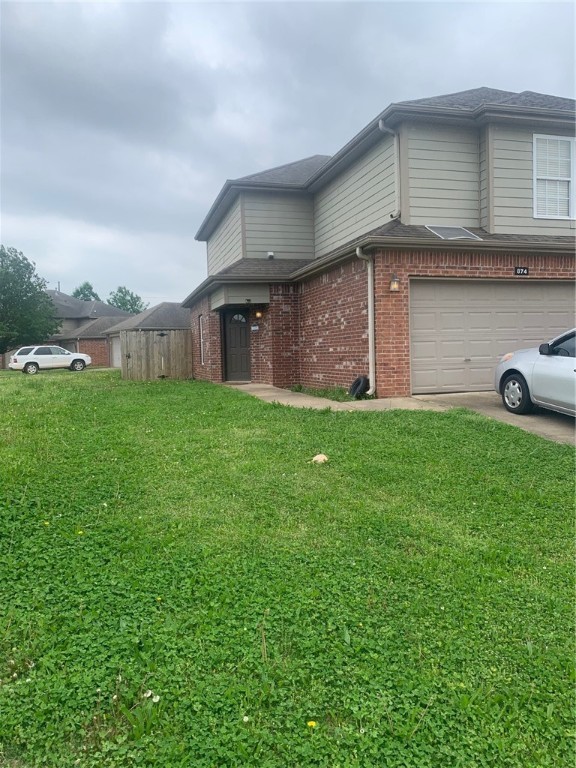 Nice townhouse in Copper Oaks subdivision. Three bedrooms, two baths with fenced backyard.