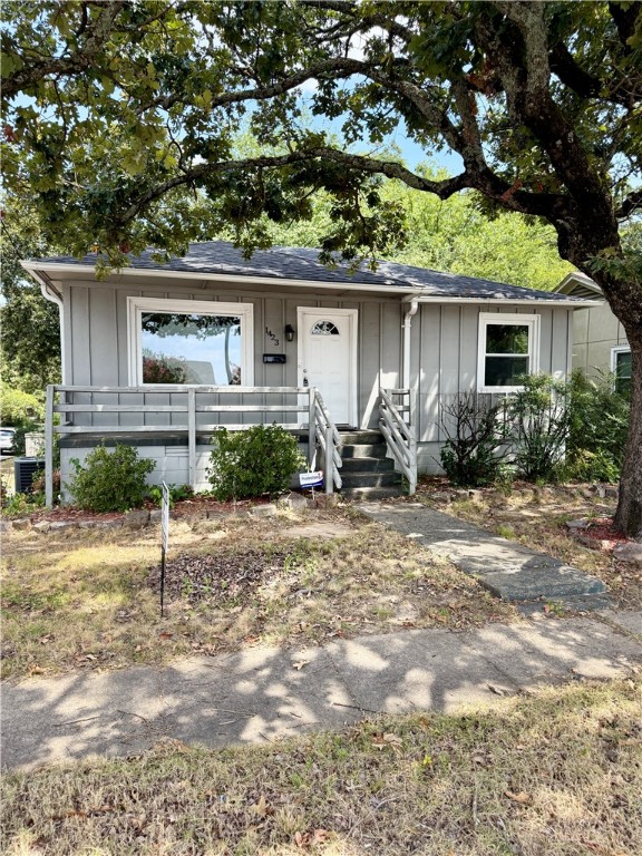 Welcome to your dream starter home in one of Little Rockās most sought-after neighborhoods! This beautiful corner-lot property offers everything you need for comfort, style, and convenienceāwhether youāre starting out, sizing down, or simply looking for a peaceful retreat in a fantastic part of town.