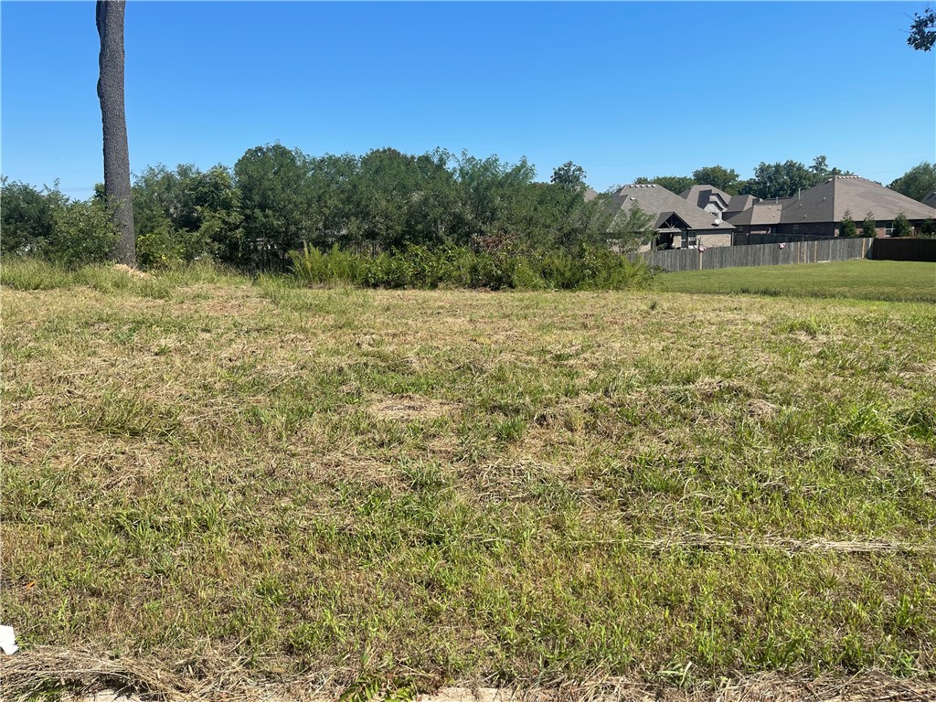 Looking for a building lot in Bentonville to build your custom dream home in the North Fork subdivision? This lot is conveniently located 3.5 miles from XNA.