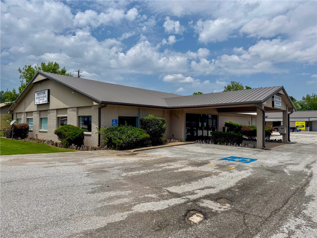 Frontage on Sunset Ave (HWY 412) with Easy Access to I-49 and HWY 71B. Ample Parking for Customers and Employees. High traffic area ensuring accessibility for potential customers (27,000 VPD). Proximity to major retailers such as Walmart Neighborhood Market, Harps, Walgreens, and various other retailers, restaurants, and businesses