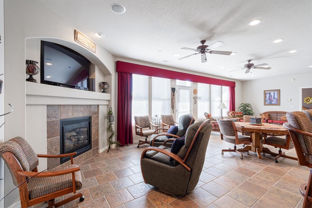 Tanyard Creek Courts Blk 1 Bvv - Residential