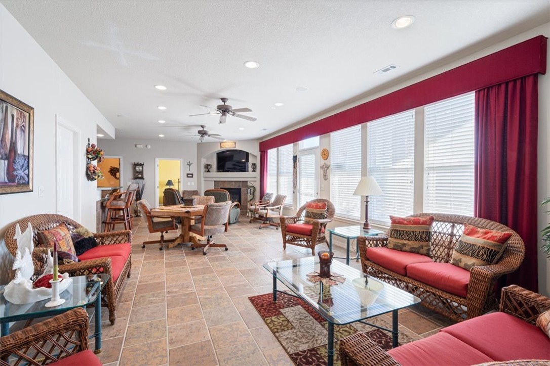 Tanyard Creek Courts Blk 1 Bvv - Residential