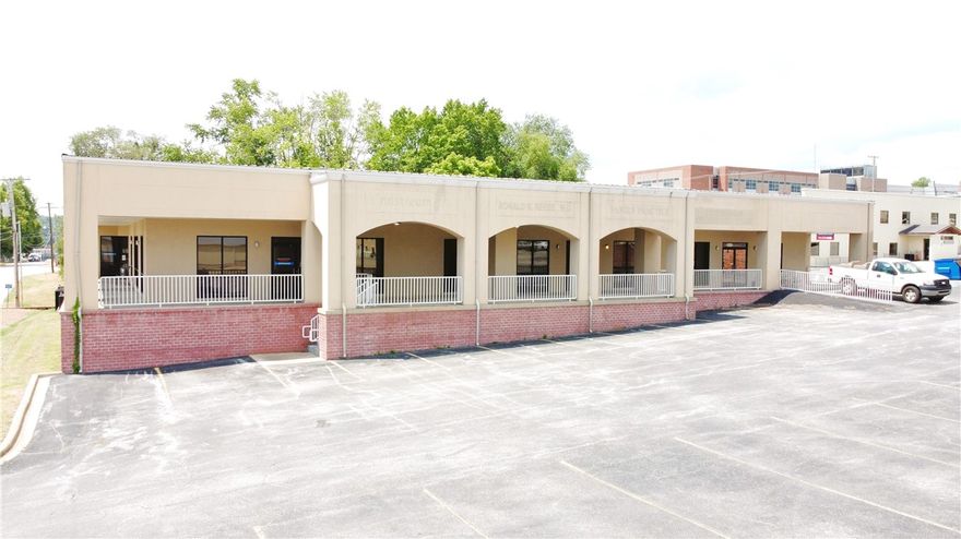 ›› Centrally located office within Harrison
›› Plenty of on-site parking and private offices