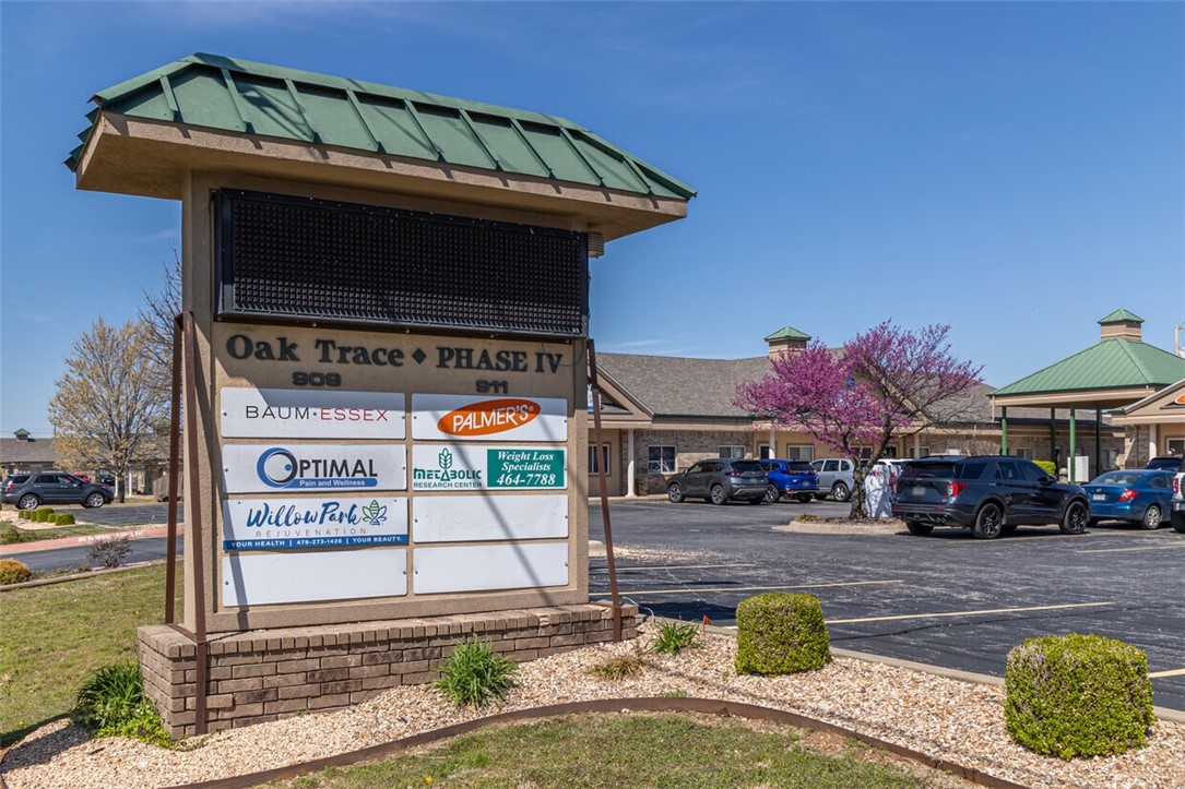 Oak Trace - Commercial Lease