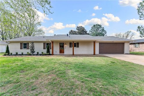 Photo of 2110 SE 16th Street, Bentonville, AR 72712 (MLS # 1341331)