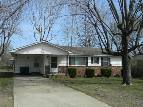 Photo of 206 N Erie Avenue, Russellville, AR 72801 (MLS # 1327609)