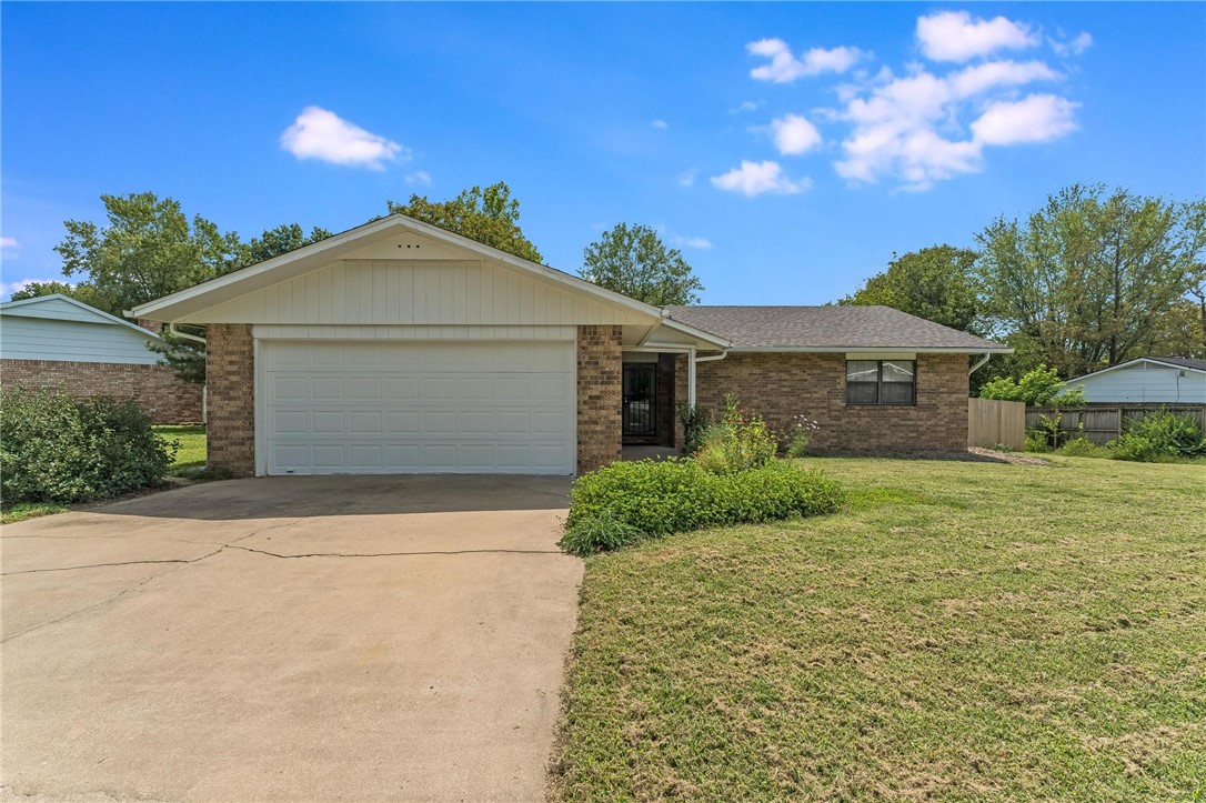 GO ELECTRIC, GO CLEAN. Updated three bdrm, two bath home offers a perfect blend of charm, comfort & convenience. Located in an outstanding neighborhood w/ wonderful neighbors, just steps away from Lake Fayetteville Park & Razorback Greenway trail. Minutes from shopping, dining & enter-tainment. All-brick construction w/exceptional storage, includes 3 large walk-in closetsāone in each bdrm! All electric.
Recent updates:
Major upgrades bring peace of mind: new in 2025: Roof, privacy fence, bathroom fans, plumbing updates, full conversion to 200-amp panel, Samsung heat pump, air handler, auxiliary heat, Ecobee thermostat, and water heater. All electric conversion.
2024: Stainless appliances, granite countertops, cabinets, fresh paint, lighting, mailbox, and more.
Speed Queen washer & dryer, Ego electric mower with string trimmer, marble table convey.
Conveniently located near shopping, dining, and entertainment with easy access to Fayetteville, Rogers, and Bentonville. Move-in ready with modern upgrades!