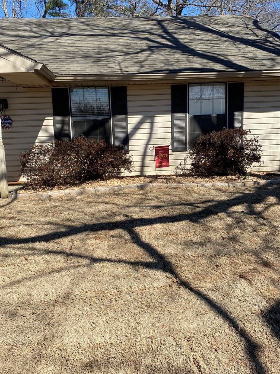 Cute home in a great location! This house is move-in ready with new luxury vinyl plank flooring, fresh interior paint, and updated light fixtures. Less than 5 minutes to I-49 and the bustling Johnson Square. A great fenced-in backyard makes for easy entertaining in a quiet neighborhood