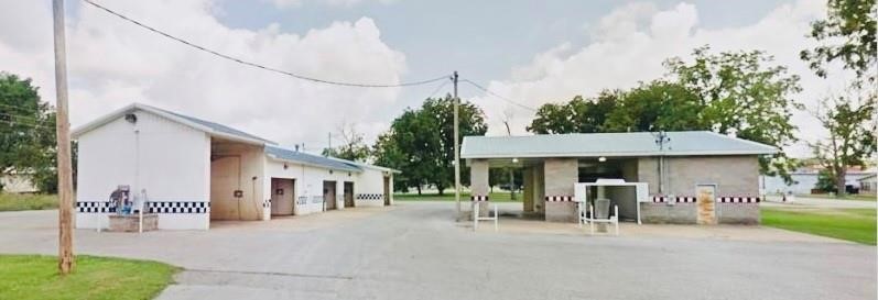This car wash is ready to go with 4 updated manual bays, 1 updated big rig large equipment bay, and 1 new automatic bay! 150 feet of frontage on 2nd street. Right in the middle of the business district and by the major 4-way stop. Plumbed to add a Laundromat.
