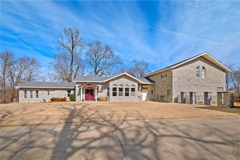 Photo of 14242 Lake Forrest Heights Road, Siloam Springs, AR 72761 (MLS # 1335327)