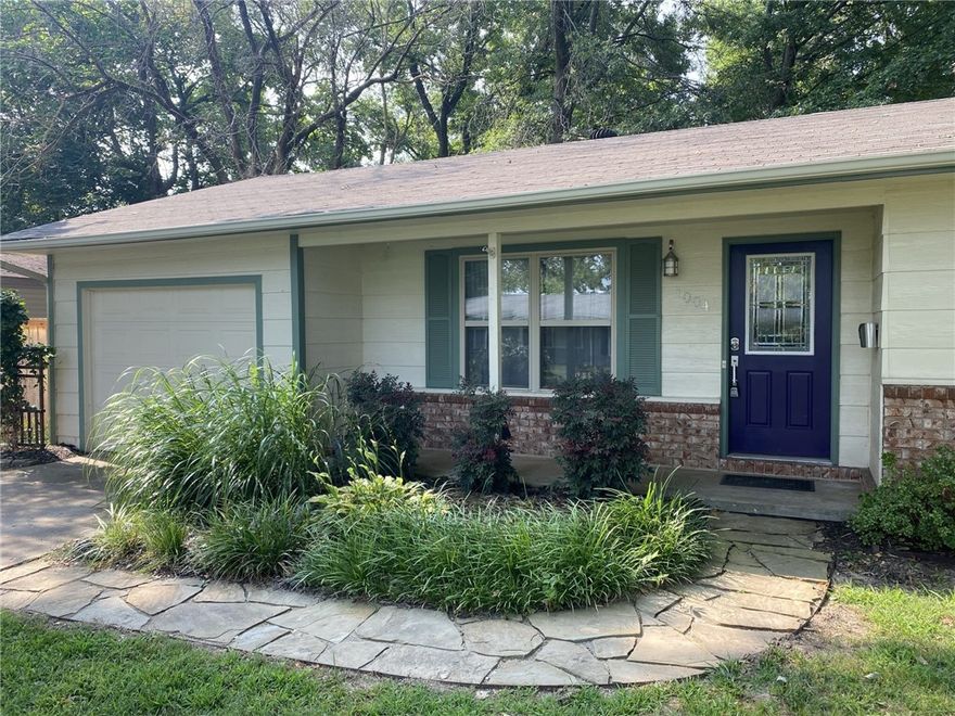 AMAZING LOCATION for this Downtown Bentonville home! This super cute, renovated ranch features a modern kitchen with gorgeous gray granite countertops, a gas range, and custom cabinetry. Enjoy a beautiful park-like backyard complete with a garden and workshop shed—perfect for projects or storing mountain bikes and kayaks. Located within walking distance to the new Walmart Home Office campus, The Momentary, Crystal Bridges Museum of American Art, and 8th Street Market, plus coffee shops, restaurants, and miles of bike trails. All appliances included for added convenience.**small dogs only**$250 non-refundable pet fee per pet**
