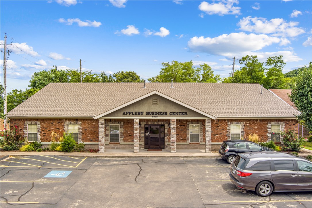 Centrally located, very well maintained and fully finished out office spaces, plenty of parking! In the middle of Fayetteville, near plenty of other businesses, restaurants, etc. Complimentary use of board rooms, break rooms, copy rooms for all tenants to use. Common areas get cleaned but the tenant is responsible for the individual office. Other individual offices also available.