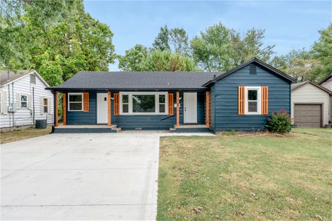 Photo of 1023 Lowell Road, Springdale, AR 72764 (MLS # 1359900)