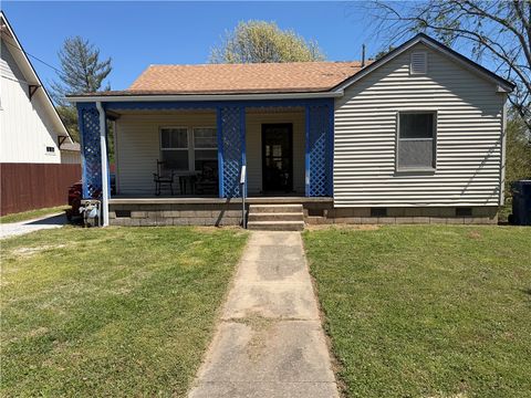 409 S Carl Street Siloam Springs AR 72761