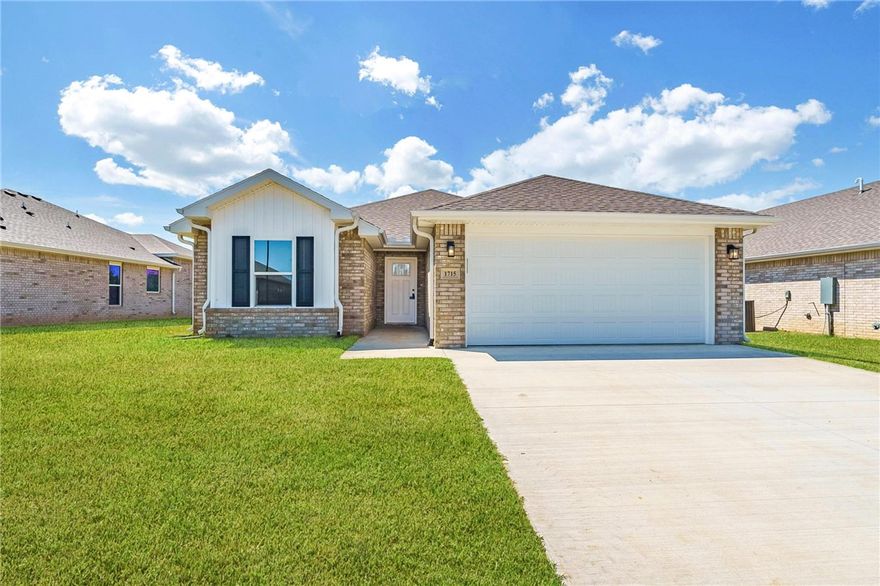 Choose between a 4.99% fixed interest rate or get up to 15k in flex cash! *Terms and Conditions apply.

This floor plan is a 3-bedroom, 2-bathroom 1760 square
feet home featuring 10-foot ceilings in the entryway,
kitchen, living area, and primary bedroom, plus dual
vanities in the primary bathroom, the 1750 Series delivers
the luxury of a larger floor plan. This plan series has an
inviting entryway that provides privacy. Enjoy a large,
covered back patio and a garden tub in the primary
bathroom. Taxes subject to change based on new construction.