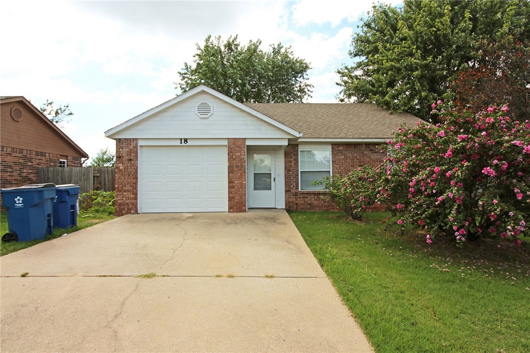 Cute 3 bedroom 2 bath home on east side of town. All appliances convey including washer and dryer. Close to local eateries and downtown core.