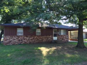 Enjoy the rising of the sun and moon over the river. Tree covered river front home with living and dining. Three bedroom with Jack and Jill Bath. Large deck to enjoy the Arkansas River.