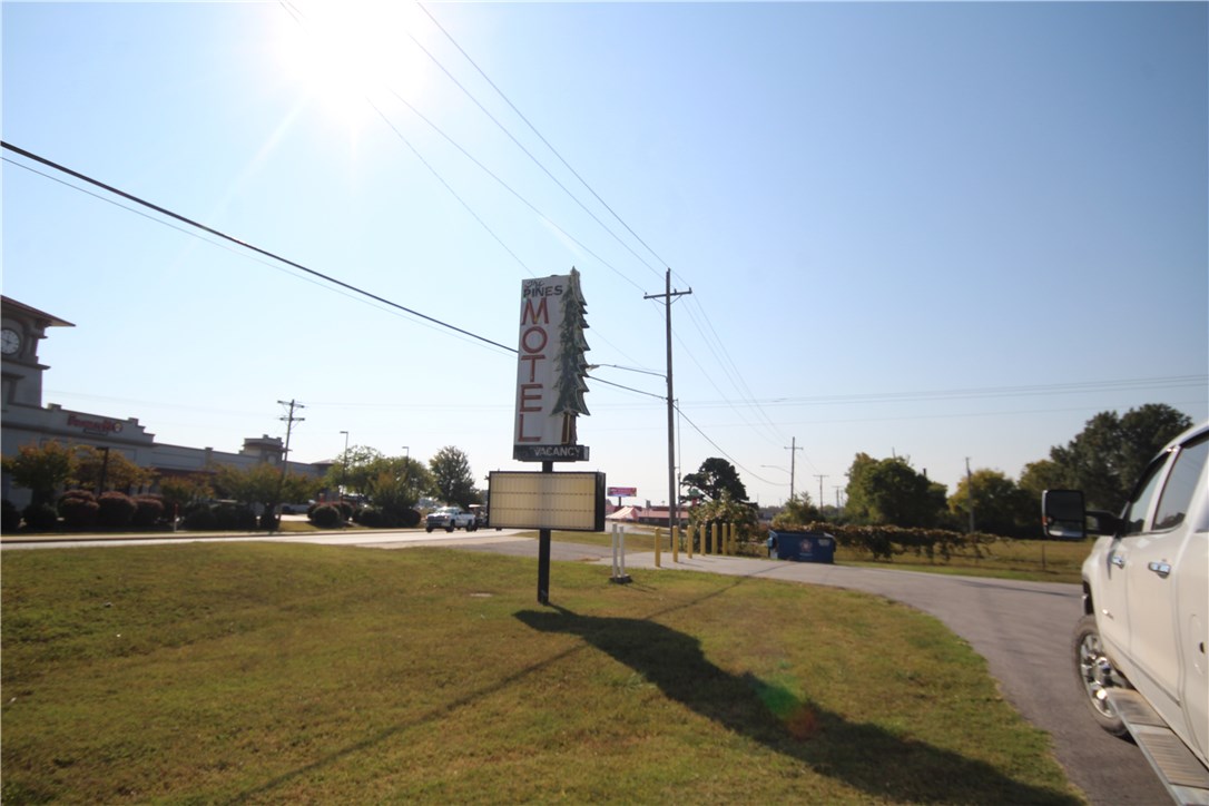 Income generating property currently being rented by the week. Units could be turned into studio apartments or even small offices. Large lot over 1 acre. Listing agent must accompany all showings.
Income avg $74,000 last year with not all rooms ready to rent