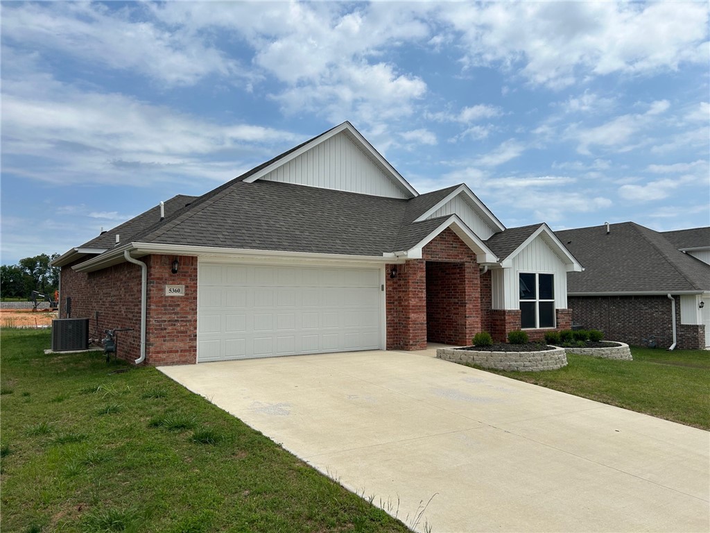 Three bed two bath home for lease in west Springdale. Home includes luxury washer and dryer, plantation shutters, stainless steel appliances, a gas stove, granite countertops, and a two car garage. A fence will be built for the backyard.