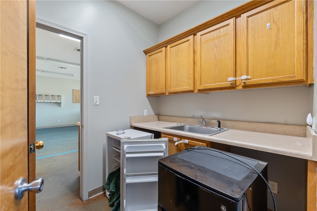 VILLAGE SQUARE-GENTRY - Commercial Lease