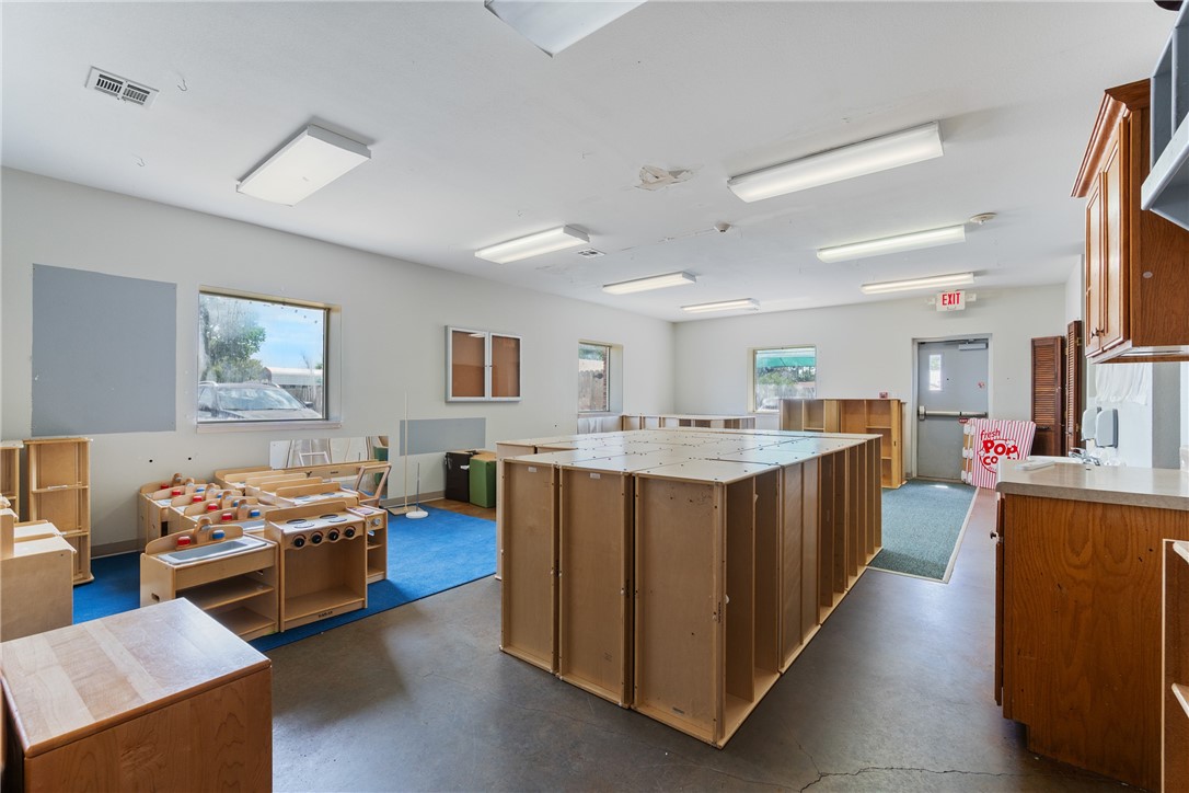VILLAGE SQUARE-GENTRY - Commercial Lease