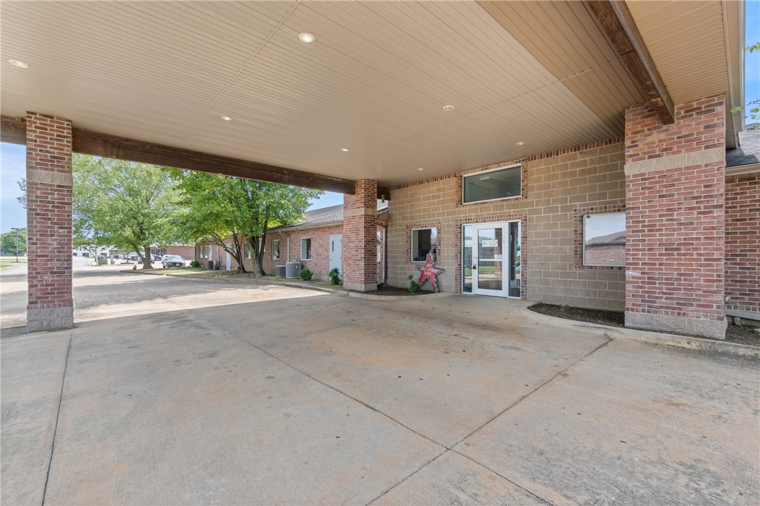 VILLAGE SQUARE-GENTRY - Commercial Lease