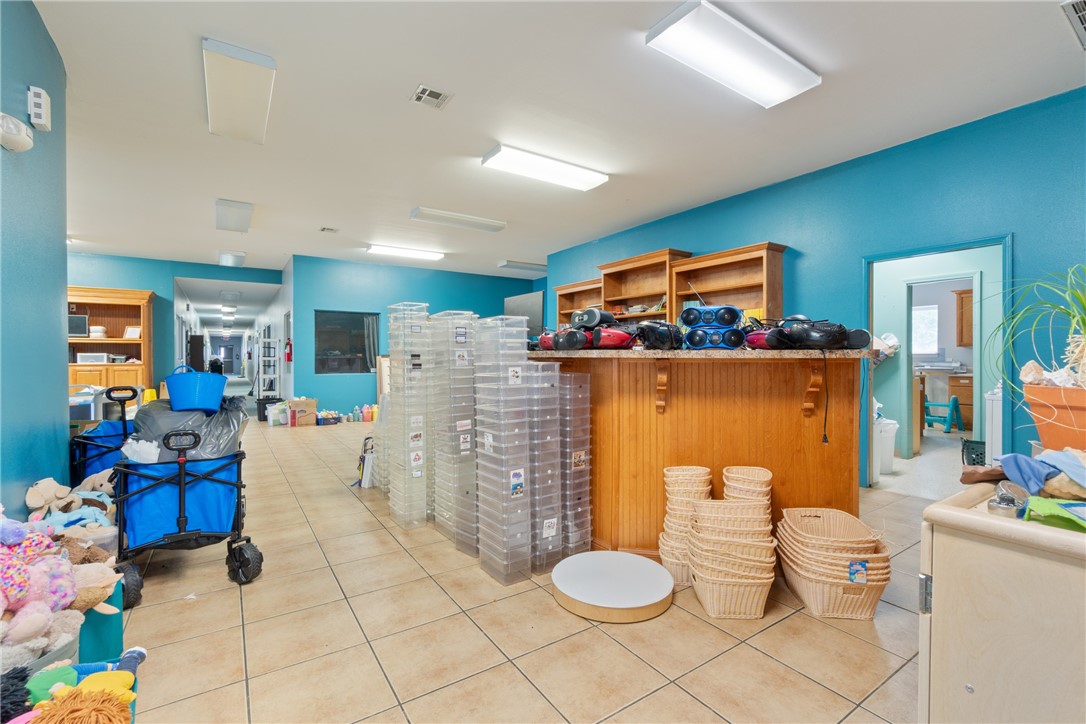 VILLAGE SQUARE-GENTRY - Commercial Lease