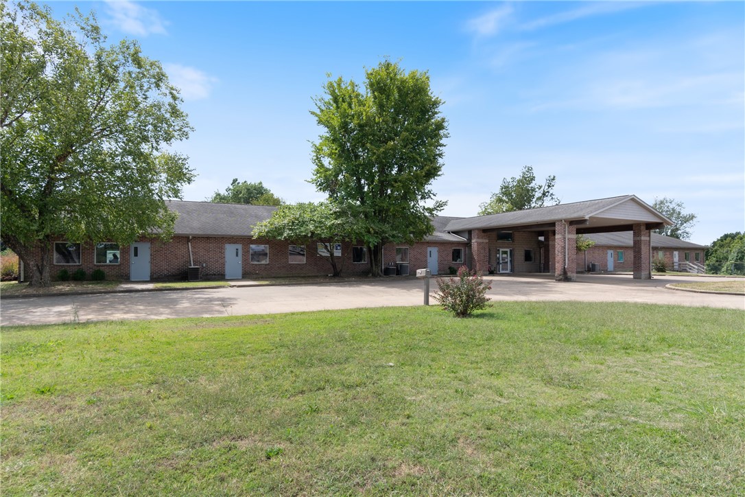 VILLAGE SQUARE-GENTRY - Commercial Lease