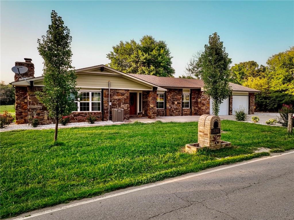 Welcome to your new home! This extraordinatory house is nestled on a sprawling lot, offering an abundance of space & privacy folr you & your loved ones. Recently remoldeled to perfection & outside city limits, but a short 10 minute drive to Downtown Rogers. Come enjoy this peace of paradise today!
