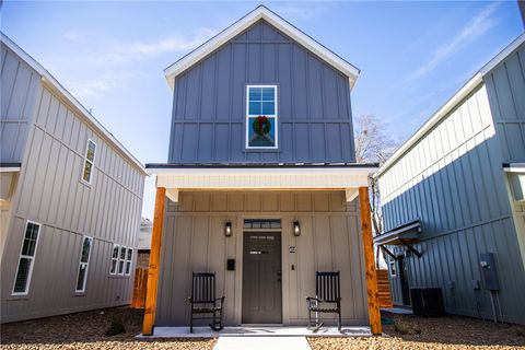 Photo of 652 W Price Avenue, Springdale, AR 72764 (MLS # 1339086)