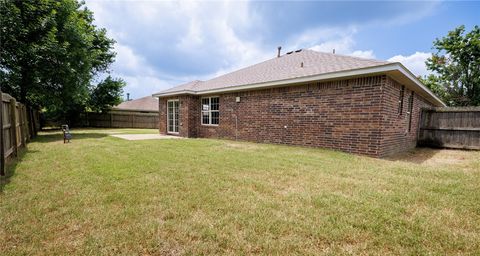 Single Family Residence in Fayetteville AR 2718 Whistle Post Drive 22.jpg