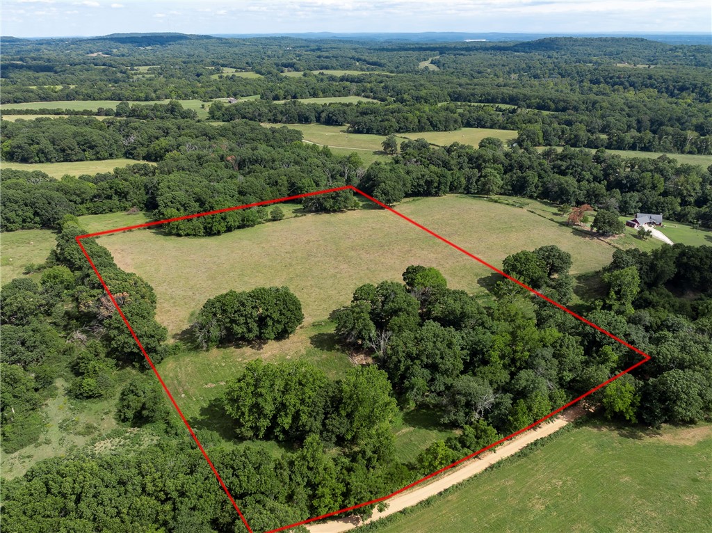 Gorgeous Land for sale close to downtown Rogers. A GREAT FIND! Perfect for building your dream home or large barndo! Currently being used for pasture. This almost 14+ acres is only 15 min from downtown Rogers. Amazing opportunity! (Survey of acreage is attached to listing.)