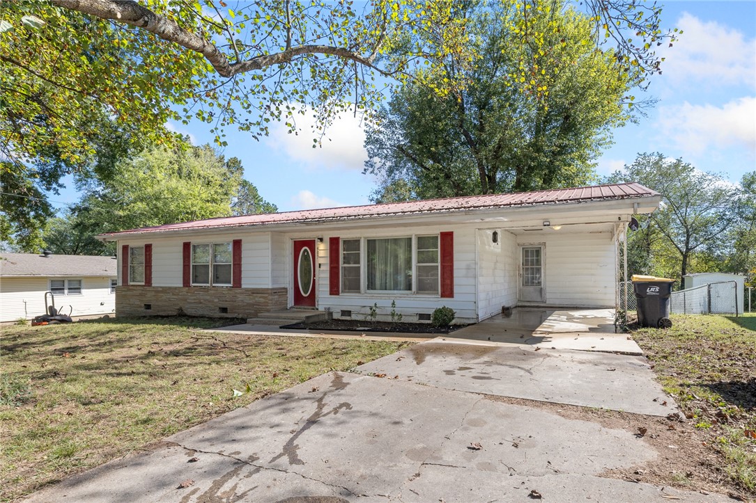 3 bedroom, 1 bath home that’s a remodeler’s dream! Perfect for investors or buyers looking to build instant equity with a little TLC. Great opportunity to create your own vision and add value!