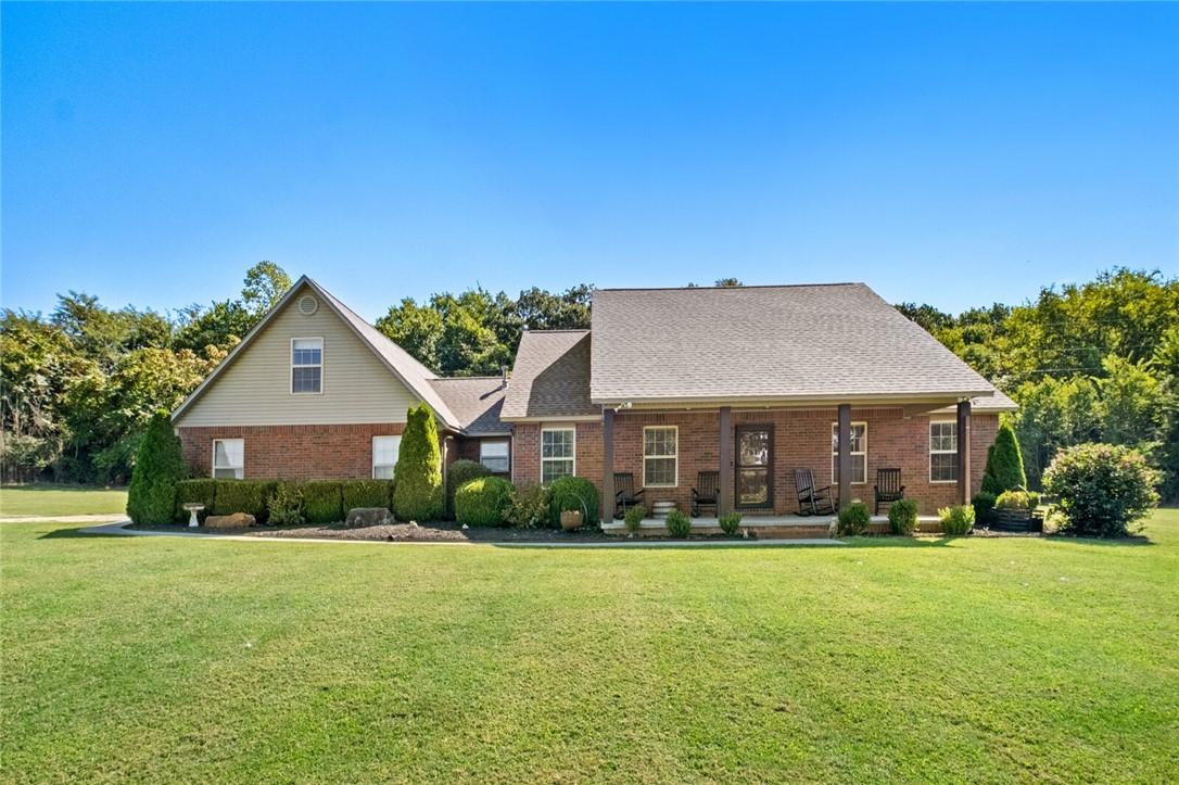 Welcome to 10623 N Garland McKee Rd, Prairie Grove—a beautifully maintained 3-bedroom, 2-bath home offering 2,380 sq ft of living space with a versatile bonus room above the garage. Nestled on 5.22 manicured acres just minutes from Farmington, this property combines modern comfort with privacy and peaceful country living.
Bright kitchen with breakfast nook, double oven, and abundant counter space
Spacious dining area for gatherings
Open living room with plenty of natural light
Bonus room above garage—ideal for office, gym, or guest space
FamilySafe 4x6 storm shelter inside attached garage
5.22 acres with tree-lined buffer for privacy
Fully fenced, landscaped backyard with in-ground pool
Covered front porch with scenic country views
24x30 detached workshop with storage and workspace
Ample room for entertaining, relaxing, or hobbies
Conveniently located near Farmington and Prairie Grove schools, this home offers the perfect balance of space, amenities, and tranquility. New roof September 10, 2025