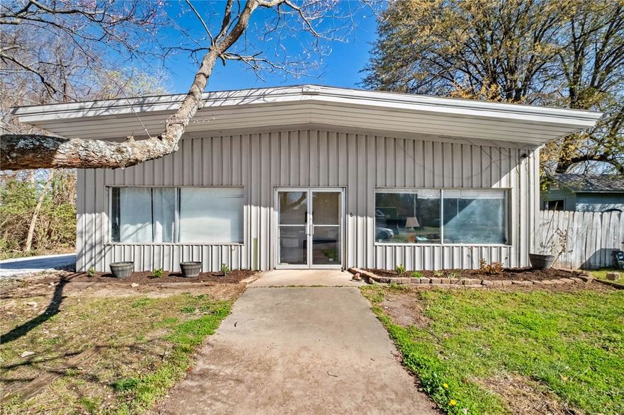 Steady Income rental property. 
Charming triplex and duplex located in Farmington. Just minutes from shopping, dining, and schools in Farmington and approximately 10 minutes from I-49. All appliances are included, including a full-size washer and dryer. Water/Sewer is included in the rent.